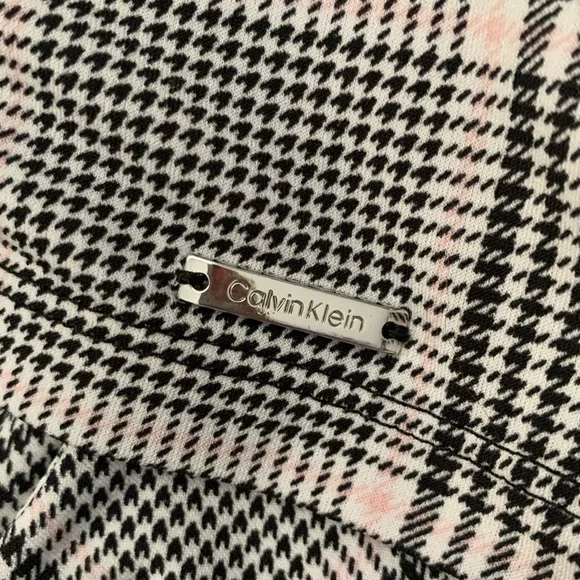 Calvin Klein Houndstooth Sleeveless Blouse - Picture 3 of 6